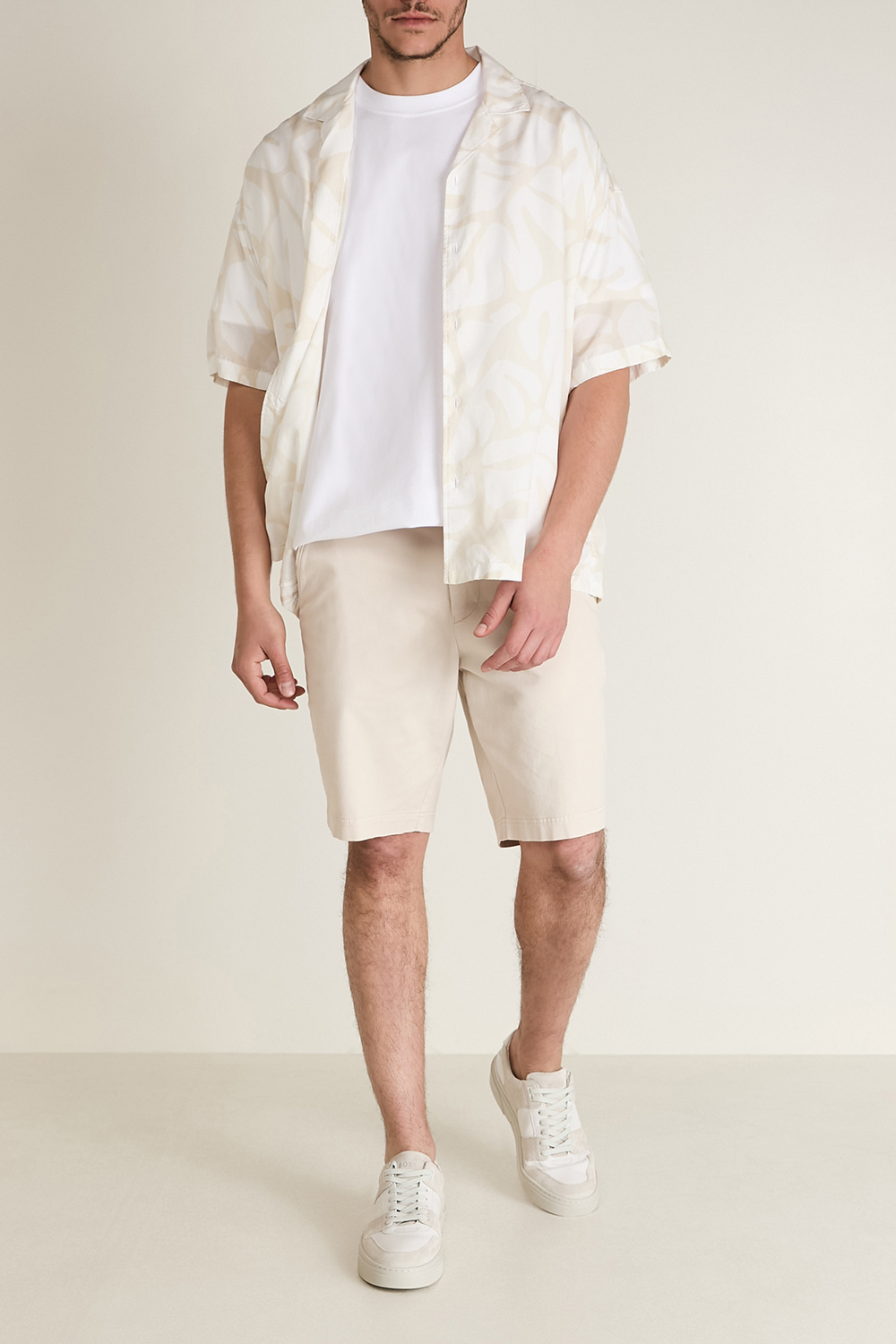 חולצה מכופתרת קצרה